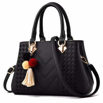 Bolso de mano de mujer con pompones y borla