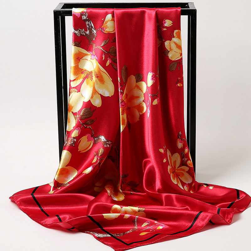 Pañuelo grande de mujer satinado con flores de magnolia 90 × 90 cm