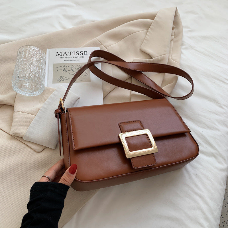 Bolso baguette de mujer con hebilla metálica